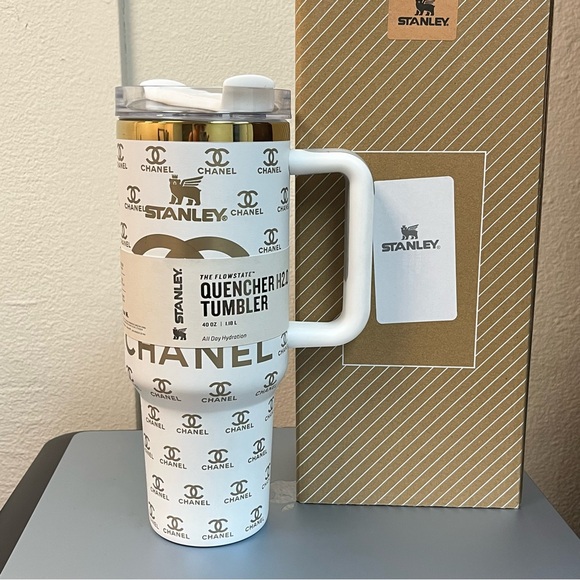 Stanley Accessories - Stanley Quencher H2.0 40 oz – Premium white Design, New in Box